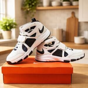 Men’s 11.5 Nike Zoom Huarache TR Mid White Black Men's MidTop Sneaker 599442-102